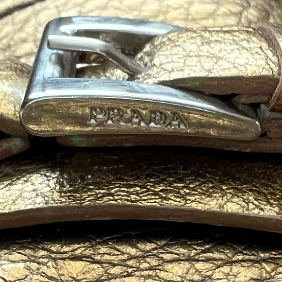 Beautiful PRADA gold leather flats - Picture 5 of 12